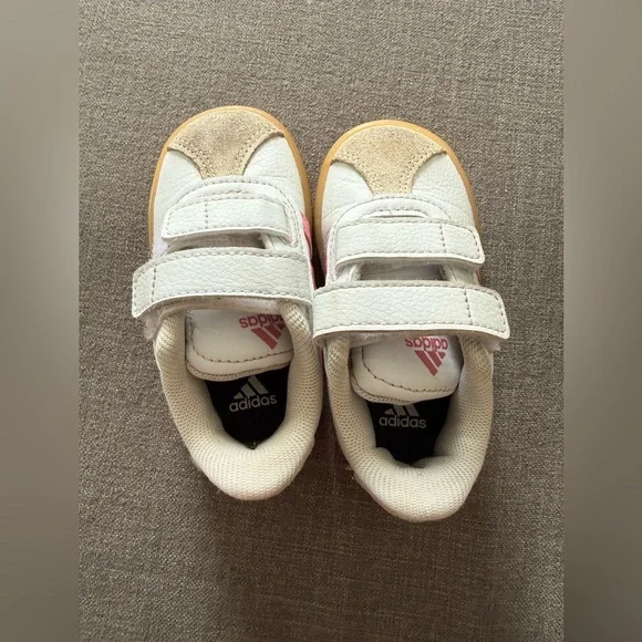 Size 5 adidas toddler girl tennis shoes - Picture 7 of 8